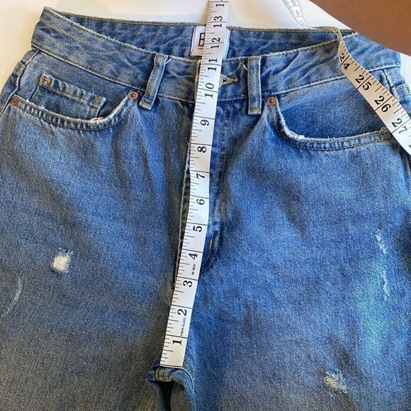 Urban Outfitters BDG Mid-Wash Blue High Rise Mom Jeans Size 26 - Picture 9 of 12